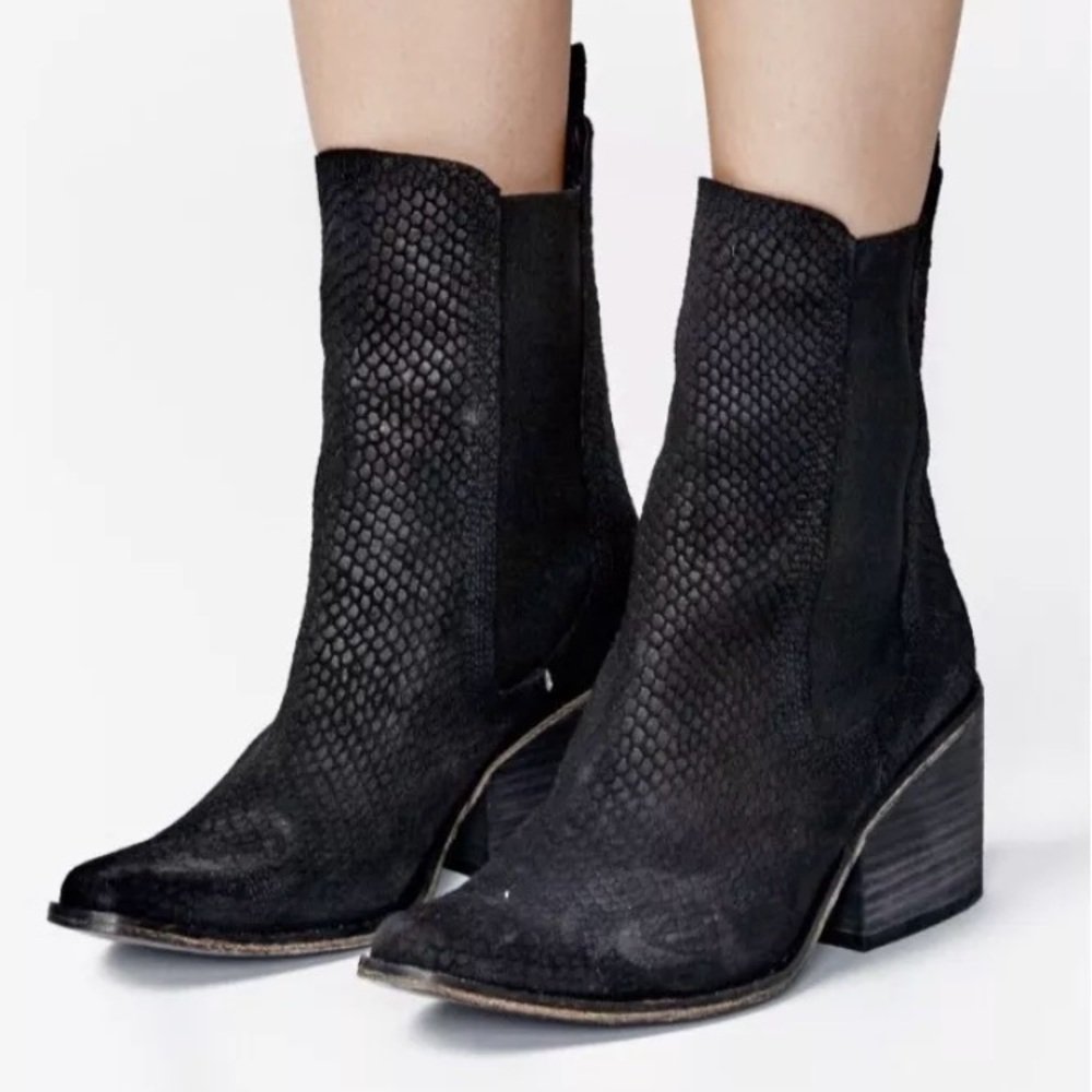 SOLD Free People Benson Chelsea leather boots